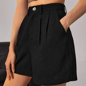 Solid Slant Pocket Plicated Shorts